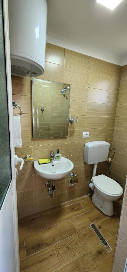 Apartament Teuta เปอร์เมต ภายนอก รูปภาพ